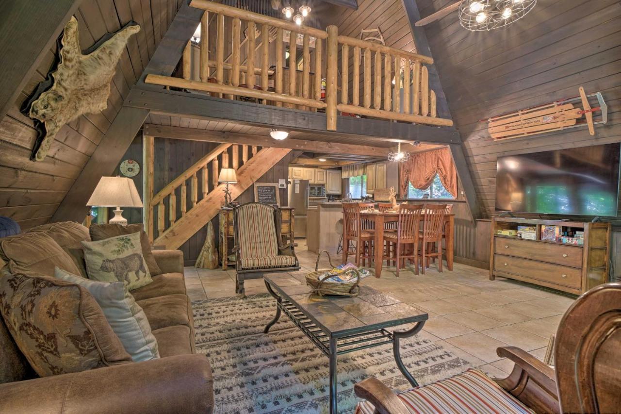 Snuggle Inn In The Heart Of Chalet Village! 개틀린버그 외부 사진
