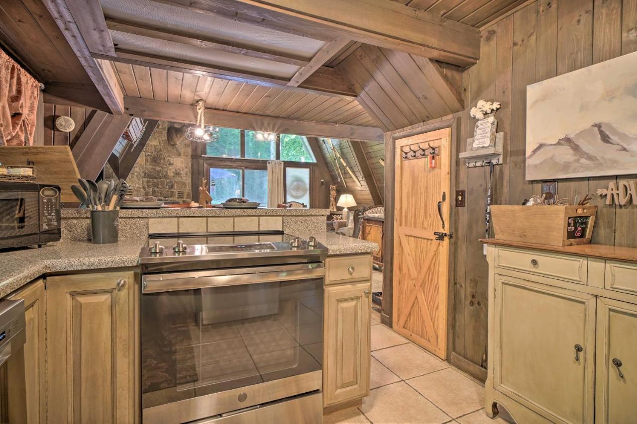 Snuggle Inn In The Heart Of Chalet Village! 개틀린버그 외부 사진