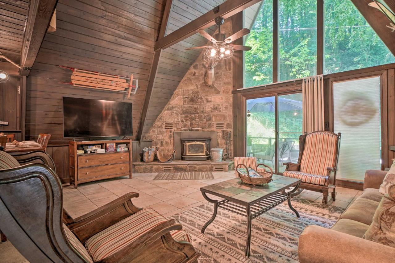 Snuggle Inn In The Heart Of Chalet Village! 개틀린버그 외부 사진